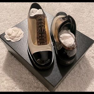 CHANEL  Lambskin Patent CC Logo Lace Up Multicolor Oxfords (White, Gold, Black)